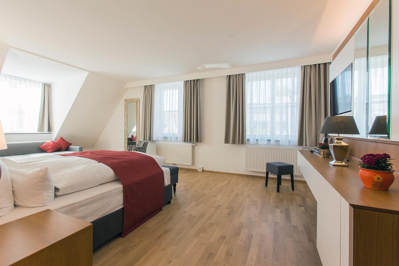 Hotel Am Schrannenplatz Memmingen Bagian luar foto